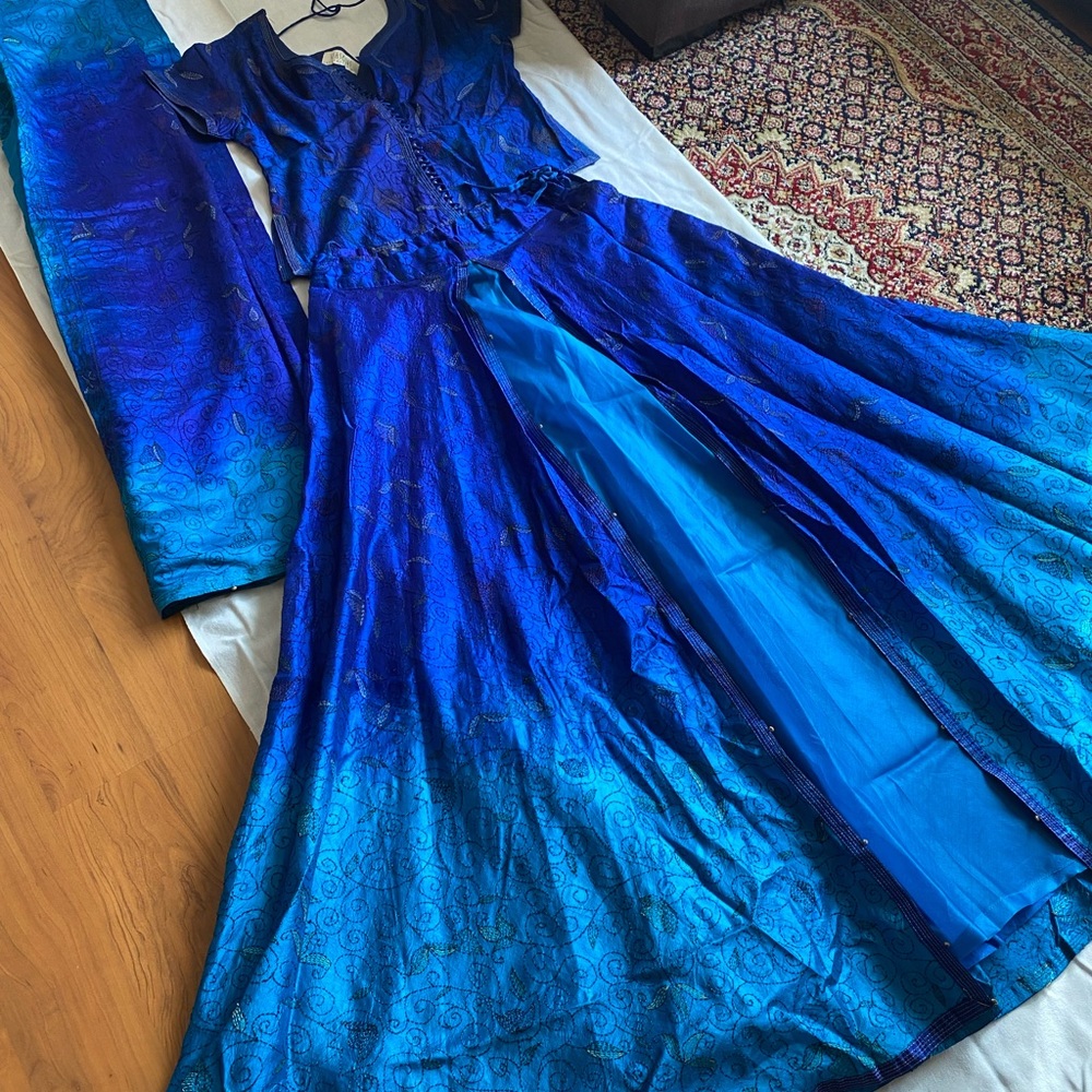 Beautiful silk navy and turquoise lehnga choli. Never been worn
